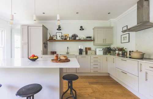 Richmond-upon-Thames Apartment | Luxurious, Bright and Airy 1BDR Flat