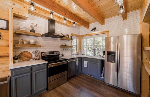 Cascade Cabin | Luxurious Cabin Close to Lake Cascade w/Hot Tub