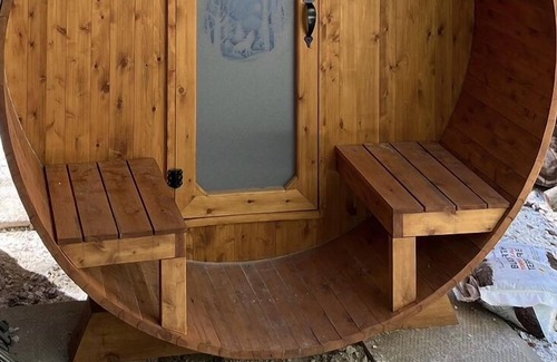 Lac Sainte-Marie Ski Chalet | Luxurious Chalet with sauna steps from MSM