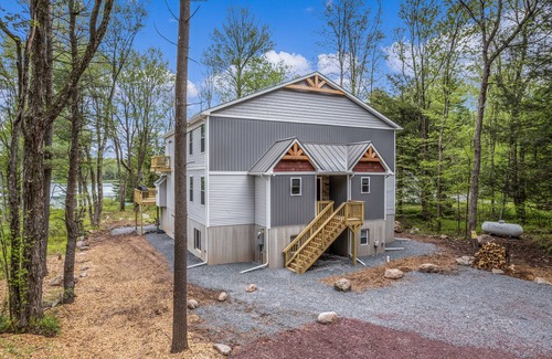 Blakeslee Ski Chalet | Luxurious Chalet in Blakeslee: Game Room, Hot Tub, Lake Access, Fire pit