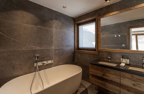 Le Praz Ski Chalet | Luxurious Chalet in Courchevel Le Praz with Pool, Sauna, and Close to Ski Lifts