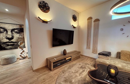 Sythen Apartment | Luxurious Chris 2 vacation apartment - Stylish comfort with a lovely ambience