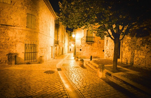 Uzes Apartment | Luxurious & comfortable apartment overlooking the Place aux Herbes
