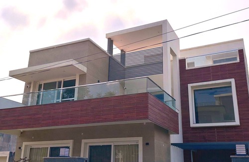 Zirakpur House | LUXURIOUS & COMFORTABLE BUNGALOW/HOUSE FOR YOU AND FAMILY
