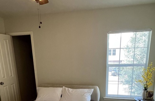 Klein House | Luxurious & comfortable townhome located near all stores you could need possible