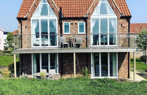Filey Cabin | Luxurious Cottage, Oyster Cottage with lake & Meadow views, The Bay Filey