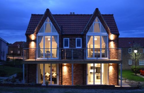 Filey Cabin | Luxurious Cottage, Oyster Cottage with lake & Meadow views, The Bay Filey