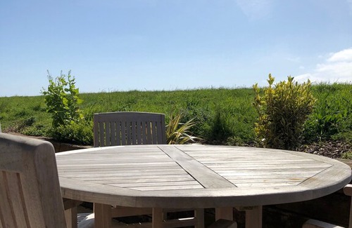 Filey Cabin | Luxurious Cottage, Oyster Cottage with lake & Meadow views, The Bay Filey