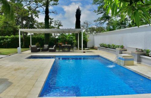 Pereira Villa | Luxurious Country House
