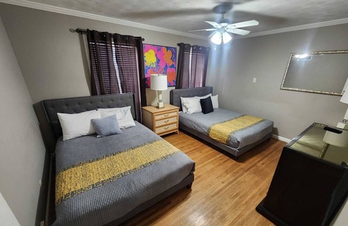 Parkway Village House | Luxurious, East Memphis 12 Beds Near Elvis Presley