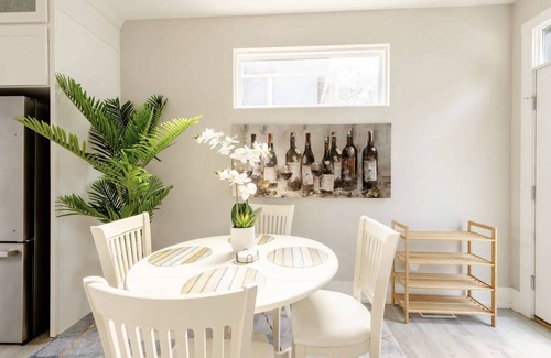 Hayes House | Luxurious Getaway Home with Rooftop Patio 10mins to downtown Durham and Duke