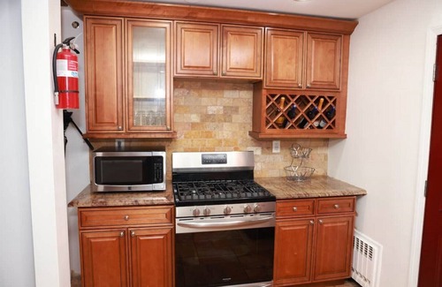 Bryn Mawr House | LUXURIOUS HOME AWAY FROM HOME