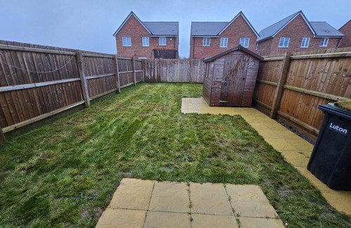 Luton House | Luxurious home near Luton Airport. Suitable for Families and Contractors