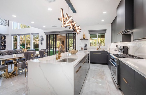 Seven Hills House | Luxurious Home: Pool, Gym, Cinema, & More