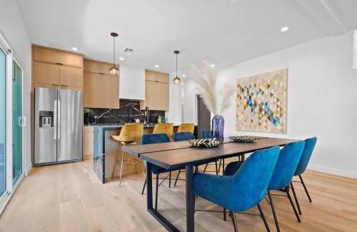Crenshaw Apartment | Luxurious Home with Hot Tub and Arcades Sleeps 14