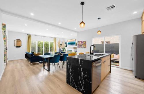 Crenshaw Apartment | Luxurious Home with Hot Tub and Arcades Sleeps 14