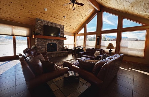 Red Lodge Ski Chalet | Luxurious Home with WiFi, Hot Tub & Spectacular Views