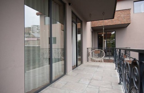 Chugureti House | Luxurious House w/Private Yard near Rustaveli Ave