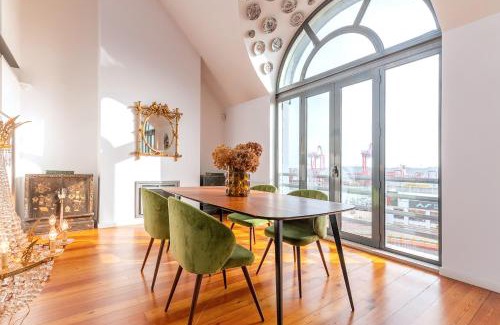 Lisbon Old Town Apartment | Luxurious Loft - River View