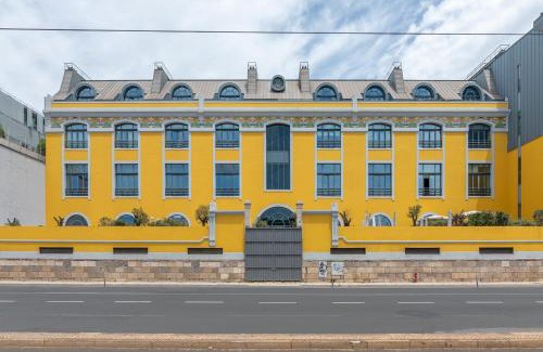 Lisbon Old Town Apartment | Luxurious Loft - River View