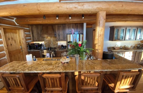 Red Lodge House | Luxurious Log Cabin & Hot Tub on Golf Course with Spectacular Mountain Views