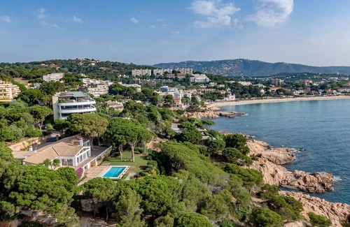 Sant Feliu de Guixols Villa | Luxurious Mediterranean villa in front of the sea overlooking the bay of Sant Pol.