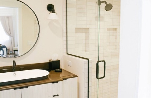 Midway Hotel | Luxurious Midway Gem - 4 Modern Haven w/Resort & Golf Access, Stunning Views!