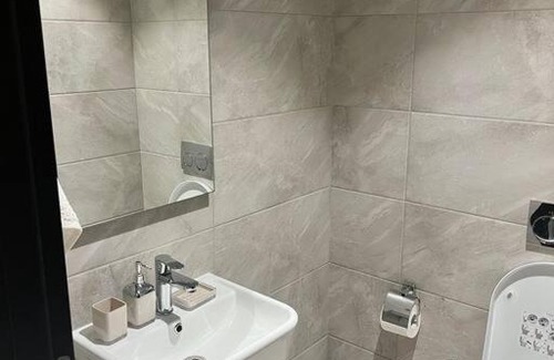 Accra Apartment | Luxurious Mirage 2 Bed with Pool & Gym