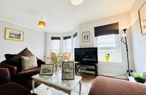 Hawkhead Apartment | Luxurious & Modern Apartment