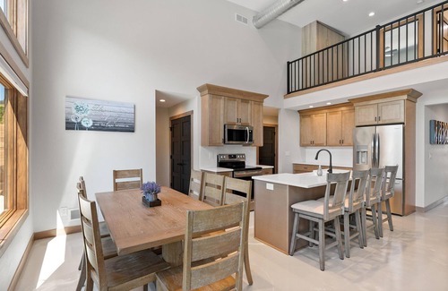 Winneconne House | Luxurious Modern home Built in 2024 On the channel of Lake Winneconne