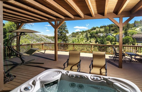 Lake Arrowhead Cabin | Luxurious Mountain Cabin w 2 master suites, jacuzzi, views, & AC