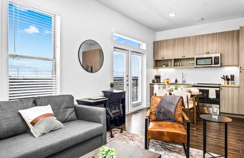 West Oak Hill Apartment | Luxurious New Unit|1Bd1Ba|Pool, Golf Sim