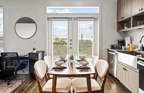 West Oak Hill Apartment | Luxurious New Unit|1Bd1Ba|Pool, Golf Sim