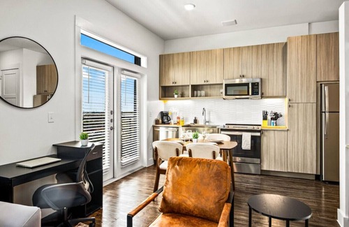 West Oak Hill Apartment | Luxurious New Unit|1Bd1Ba|Pool, Golf Sim