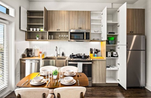 West Oak Hill Apartment | Luxurious New Unit|1Bd1Ba|Pool, Golf Sim