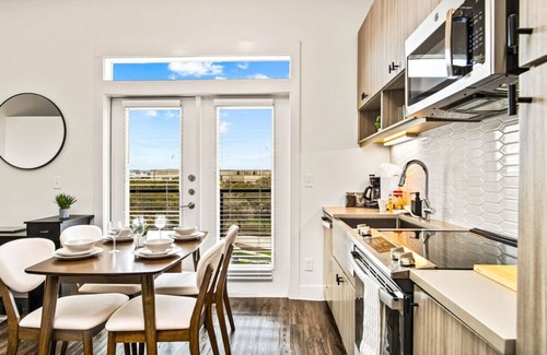 West Oak Hill Apartment | Luxurious New Unit|1Bd1Ba|Pool, Golf Sim