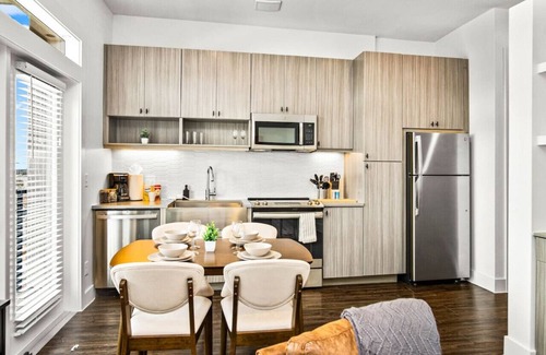 West Oak Hill Apartment | Luxurious New Unit|1Bd1Ba|Pool, Golf Sim