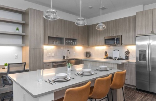 West Oak Hill Apartment | Luxurious New Unit|1Bd1Ba|Pool, Golf Sim