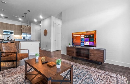 West Oak Hill Apartment | Luxurious New Unit|1Bd1Ba|Pool, Golf Sim