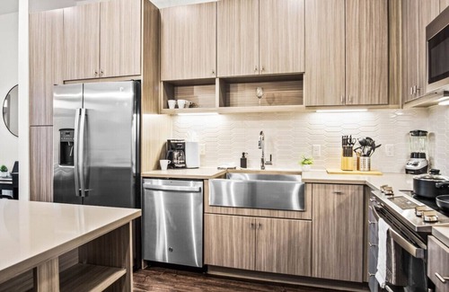 West Oak Hill Apartment | Luxurious New Unit|1Bd1Ba|Pool, Golf Sim