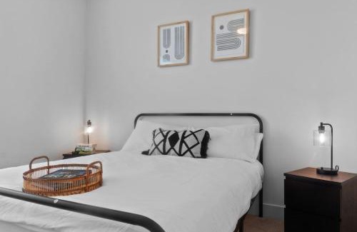 West Oak Hill Apartment | Luxurious New Unit 1Bd1Ba Pool Golf Sim