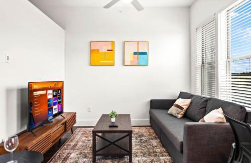 West Oak Hill Apartment | Luxurious New Unit 1Bd1Ba Pool, Golf Sim