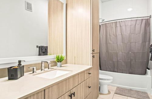 West Oak Hill Apartment | Luxurious New Unit 1Bd1Ba Pool, Golf Sim