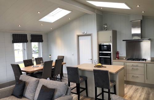 Berwick-upon-Tweed House | Luxurious Oakwood Lodge with Lake View and Glorious Balcony Sunsets