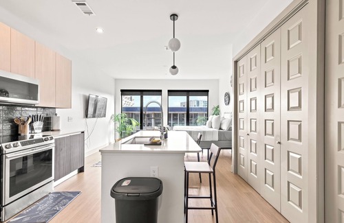 Home Park Apartment | Luxurious Oasis in the Sky
