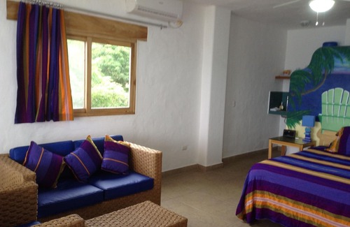 Las Nunez Bed & Breakfast | Luxurious Ocean Front Suites- Spectular Pool & Hot Tub