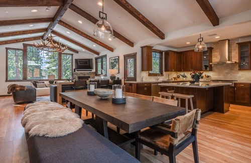 Mammoth Lakes House | Luxurious, One of a Kind Home on Golf Course. 2 Private Hot Tubs & Gas Grill