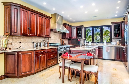Venetian Shores House | "Luxurious Open Bay Retreat: Expansive Dockage & Private Pool Oasis!