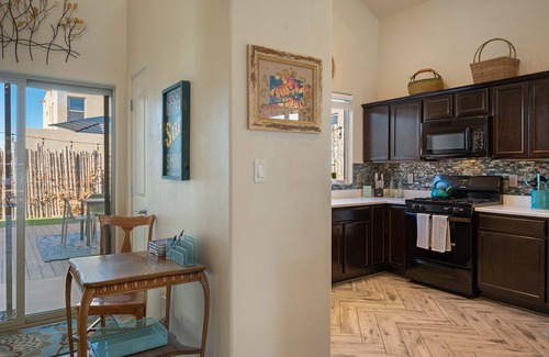 Santa Fe House | Luxurious Open Concept Home with Fabulous Backyard Entertainment Area