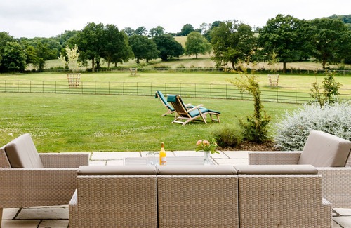 Woolhope House | Luxurious property with downstairs bedroom and wet room,large garden,games room